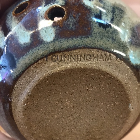 Vintage Cunningham Stoneware Pottery Garlic Keeper with Cork Lid - Picture 7 of 10